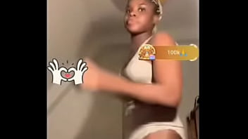 Bigo girl delebrately dance in front of camera to entertain viewers