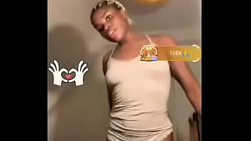 Bigo girl delebrately dance in front of camera to entertain viewers