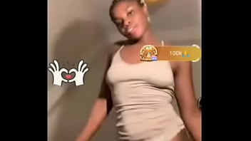 Bigo girl delebrately dance in front of camera to entertain viewers