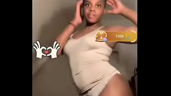 Bigo girl delebrately dance in front of camera to entertain viewers