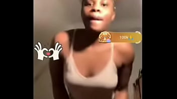 Bigo girl delebrately dance in front of camera to entertain viewers