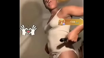 Bigo girl delebrately dance in front of camera to entertain viewers