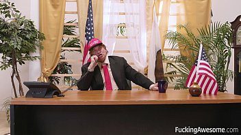 Diamond helps her commander in chief get a load off