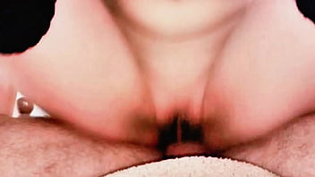 Flor se olvido su regalo y lo paga con su boca coño y ano