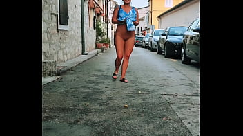 I walk around the city without panties and show my pussy to people