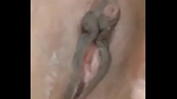 Mi tragona sacandose su lechesita