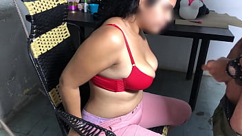 Mujer conoce a chico principiante por internet y lo cita en su casa para cogerselo Mujer conoce a chico principiante por internet y lo cita en su casa para cogerselo