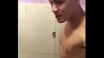 Mc Brisola Batendo Punheta No Banho thumbnail