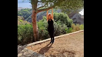 J'aime m'exhiber en pleine nature qui sait tu passera peut etre par la et hummmm