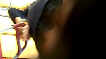 Upskirt calcinha vermelha da loira no supermercado