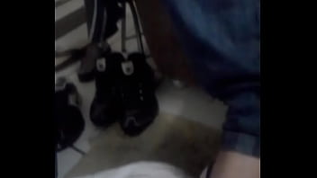 Escravo Lambendo Chinelo Havaianas 1 Parte Brasileiro thumbnail