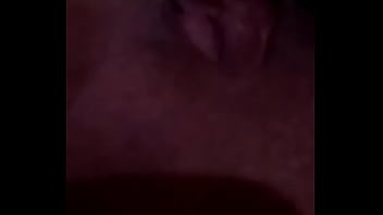 Relaxando com banana e me chamando gozando duas ve