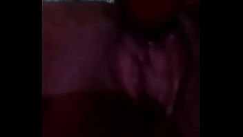 Relaxando com banana e me chamando gozando duas ve