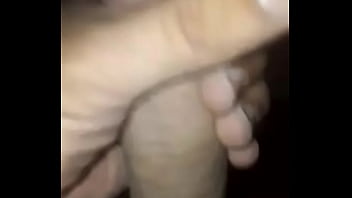 Procuro alguém para fazer um sexo oral molhado