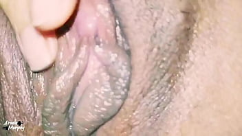 Gatita puta en celo quiere lamida de coño