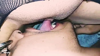 Gatita puta en celo quiere lamida de coño