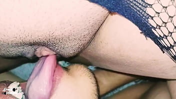 Gatita puta en celo quiere lamida de coño