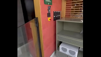 Conozco un chico en la piscina y me detona