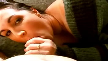 Bruneta desiderosa fidanzata pompino fino a mio cazzo esplode con seme