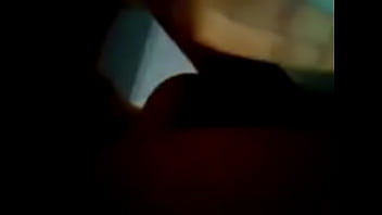 Chilena juega con botellita 2