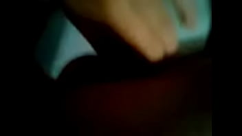 Chilena juega con botellita 2