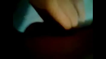 Chilena juega con botellita 2