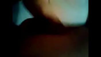 Chilena juega con botellita 2