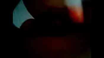 Chilena juega con botellita 2