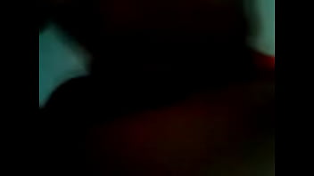 Chilena juega con botellita 2