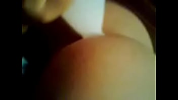 Chilena juega con botellita 2