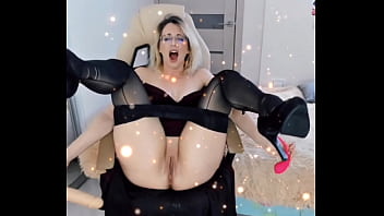 Squirting with big dildo