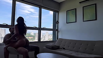 Sonhei que estava gozando e acordei fudendo gotosinho de frente ao mar