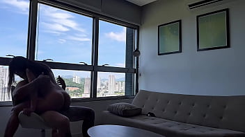 Sonhei que estava gozando e acordei fudendo gotosinho de frente ao mar