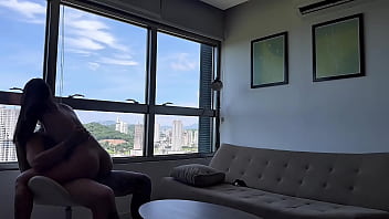 Sonhei que estava gozando e acordei fudendo gotosinho de frente ao mar