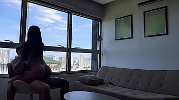 Sonhei que estava gozando e acordei fudendo gotosinho de frente ao mar