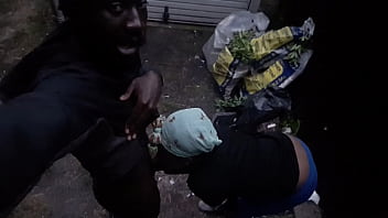 Black queen picks a fuck