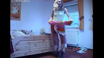 Wanton teenie jessika got a sex toy and decided to test it