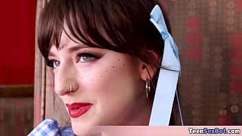 Sexy teenie offers her pussy for a creampie