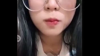 This hot girl loves showing off on cam