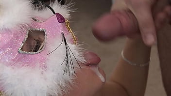 White kitty karlie simon gets double penetrated