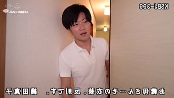 Milf com peitões veste roupa apertada e acaba deixando novinho com tesão com legendas