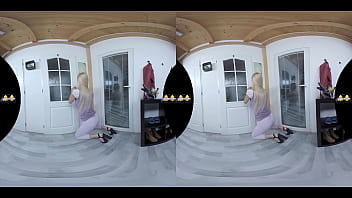 Swedish slut piss and fucks a vibrator in vr