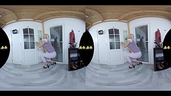 Swedish slut piss and fucks a vibrator in vr