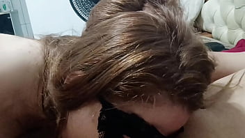 Brasileira quente faz um boquete maravilhoso boquete molhado e garganta profunda boquete amador boquete caseiro sexo oral caseiro