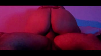 Varios amigos transando com novinha safada depois da festa de aniversario