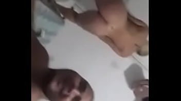 Sortudo com loira gostosa