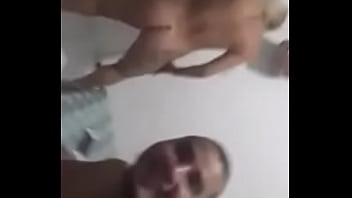 Sortudo com loira gostosa