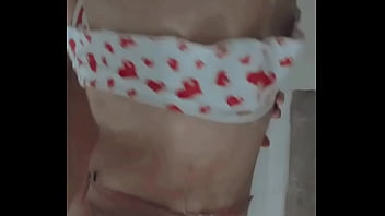 Safadinha se exibindo para o ficante