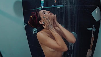 Comendo gostoso a amiga safada na banheira até encher ela de porra