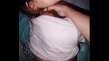 Ayudo a mi hermanastra a masturbarse